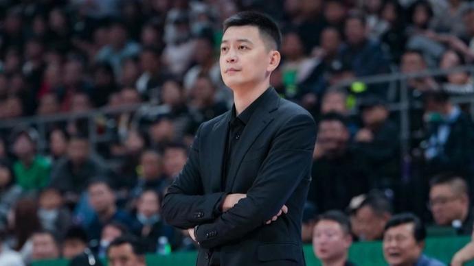 乐鱼体育登录入口-CBA最帅的教练也下课了！辽宁男篮宣布杨鸣因个人身体原因辞职